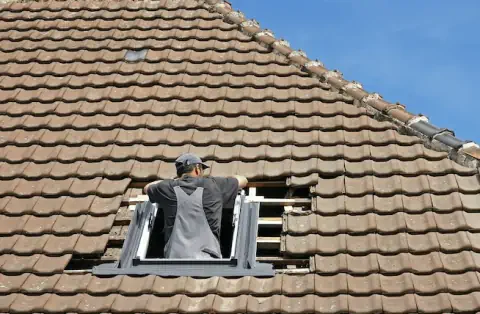Pose de velux - La Roque-sur-Pernes
